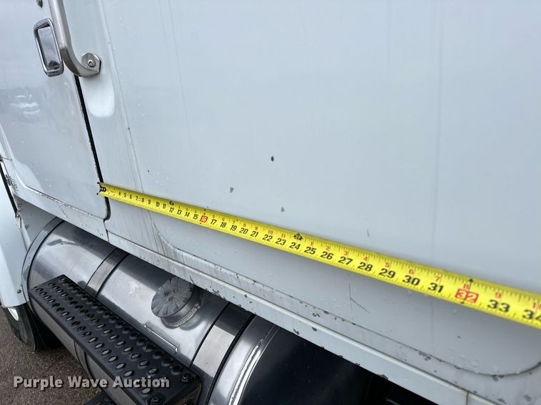 image for item LK9742 1986 Volvo White  semi truck