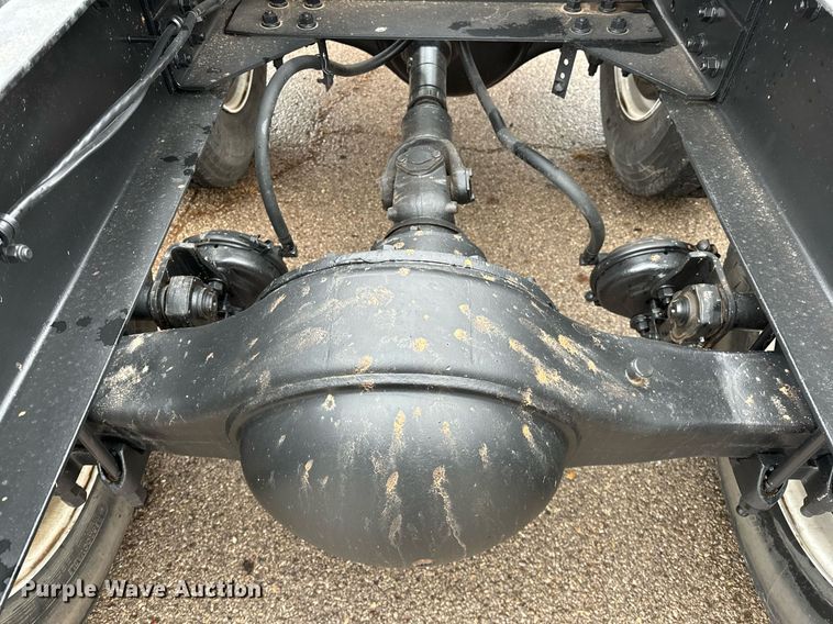 image for item LK9742 1986 Volvo White  semi truck