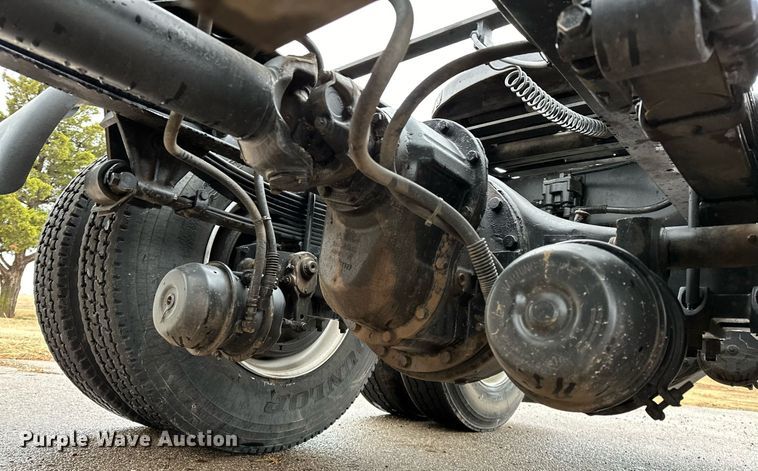 image for item LK9742 1986 Volvo White  semi truck