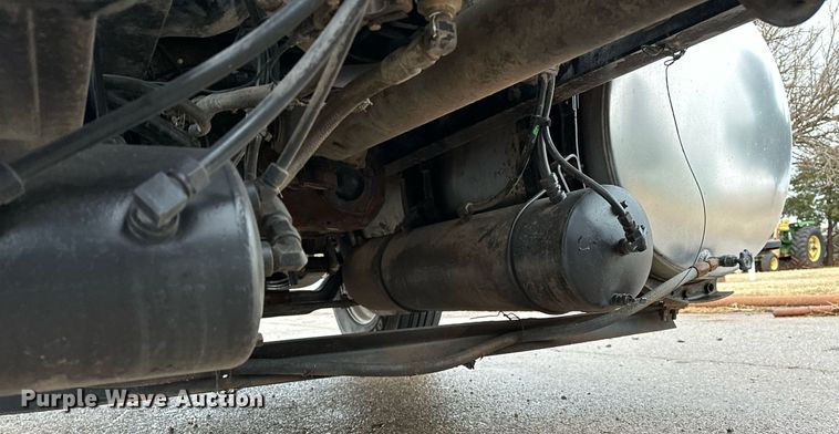 image for item LK9742 1986 Volvo White  semi truck