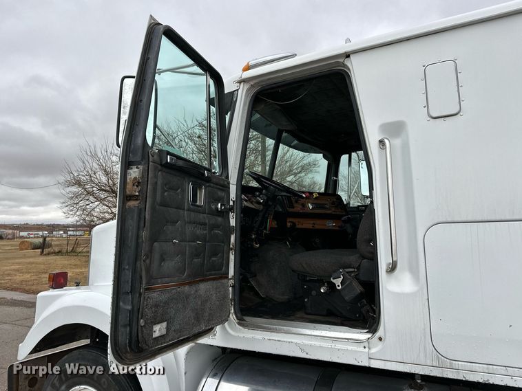 image for item LK9742 1986 Volvo White  semi truck