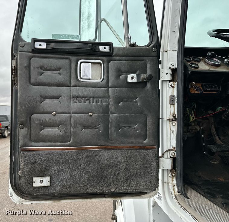 image for item LK9742 1986 Volvo White  semi truck