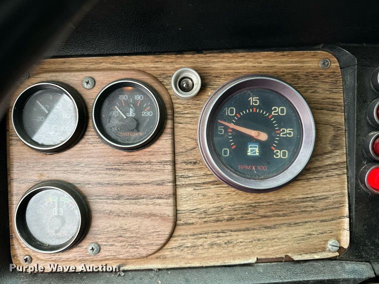 image for item LK9742 1986 Volvo White  semi truck