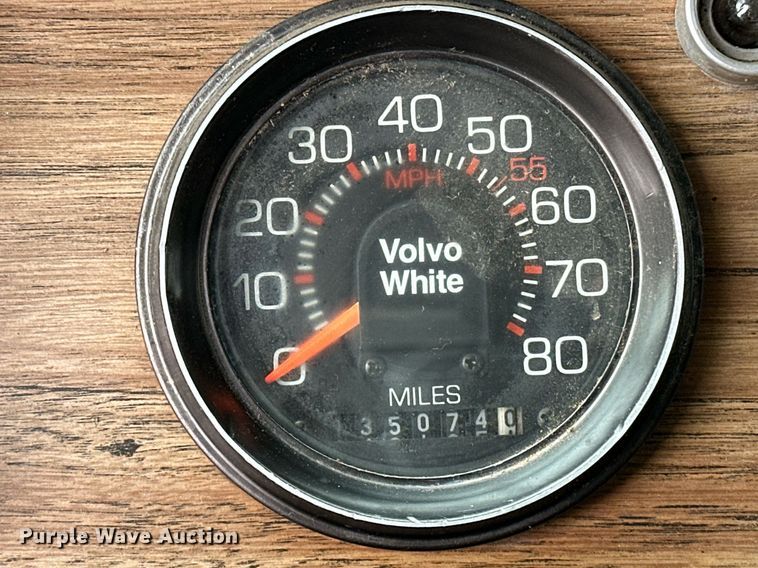 image for item LK9742 1986 Volvo White  semi truck