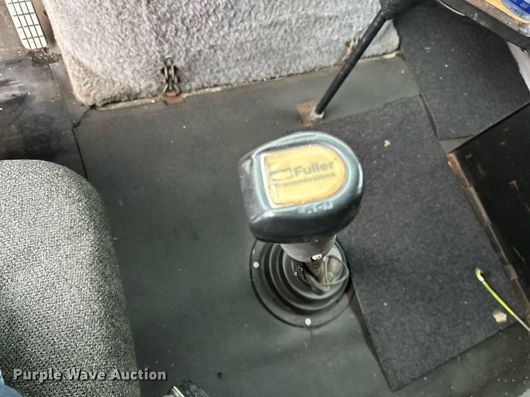 image for item LK9742 1986 Volvo White  semi truck