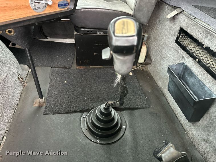 image for item LK9742 1986 Volvo White  semi truck