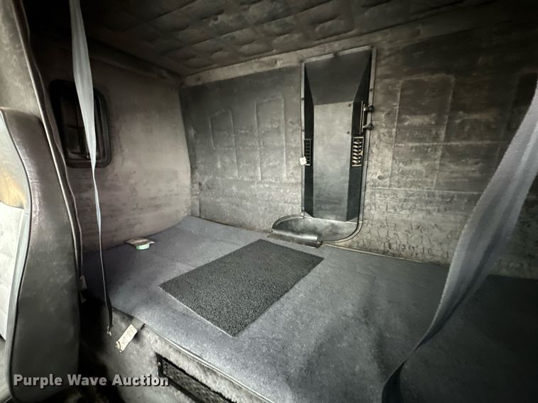 image for item LK9742 1986 Volvo White  semi truck