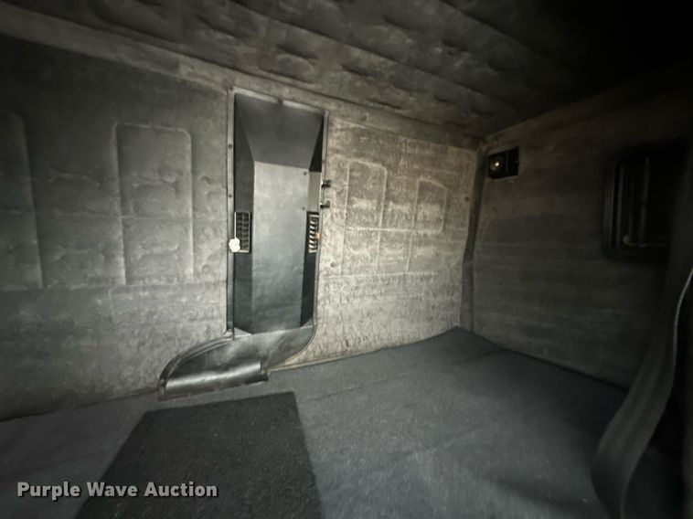 image for item LK9742 1986 Volvo White  semi truck