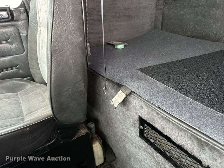 image for item LK9742 1986 Volvo White  semi truck