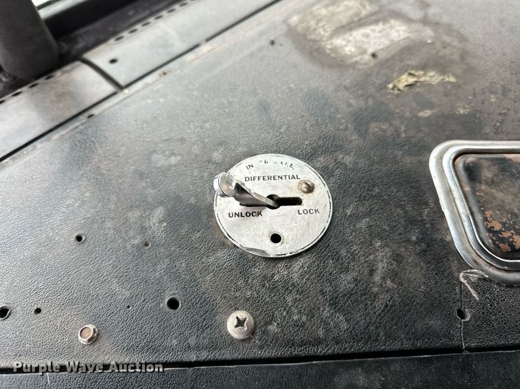 image for item LK9742 1986 Volvo White  semi truck