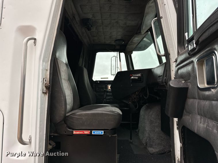 image for item LK9742 1986 Volvo White  semi truck