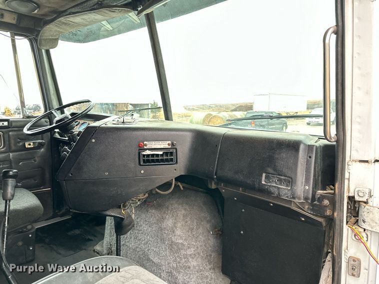 image for item LK9742 1986 Volvo White  semi truck