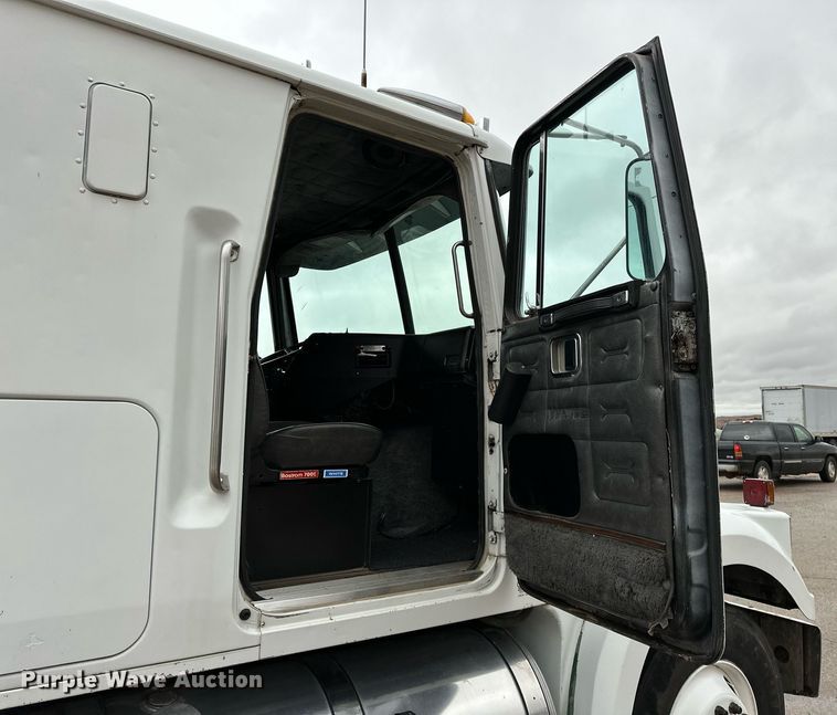 image for item LK9742 1986 Volvo White  semi truck