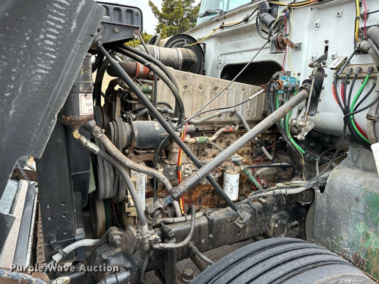 image for item LK9742 1986 Volvo White  semi truck