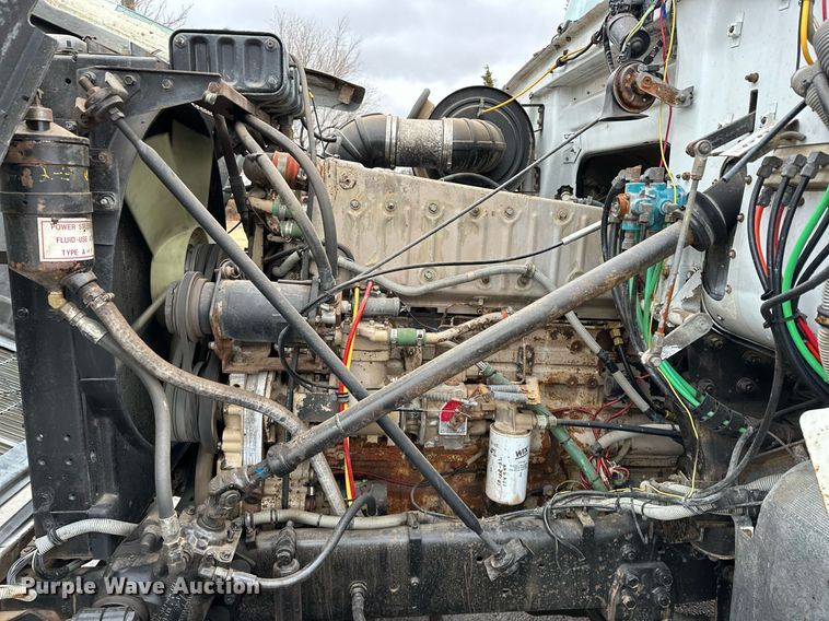 image for item LK9742 1986 Volvo White  semi truck