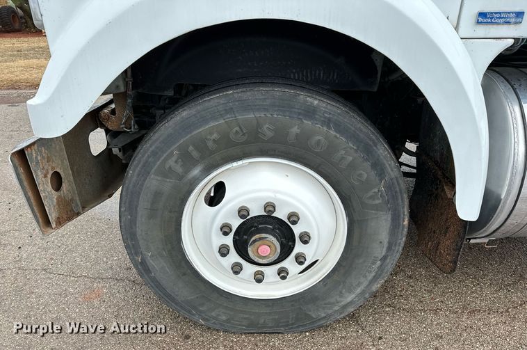 image for item LK9742 1986 Volvo White  semi truck