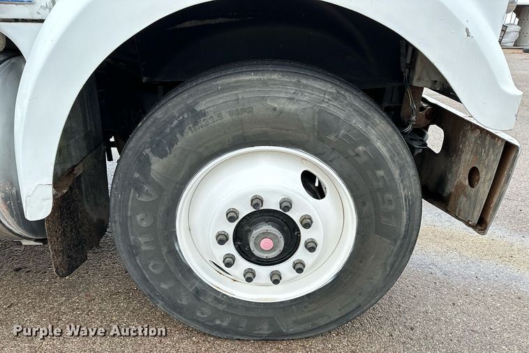 image for item LK9742 1986 Volvo White  semi truck