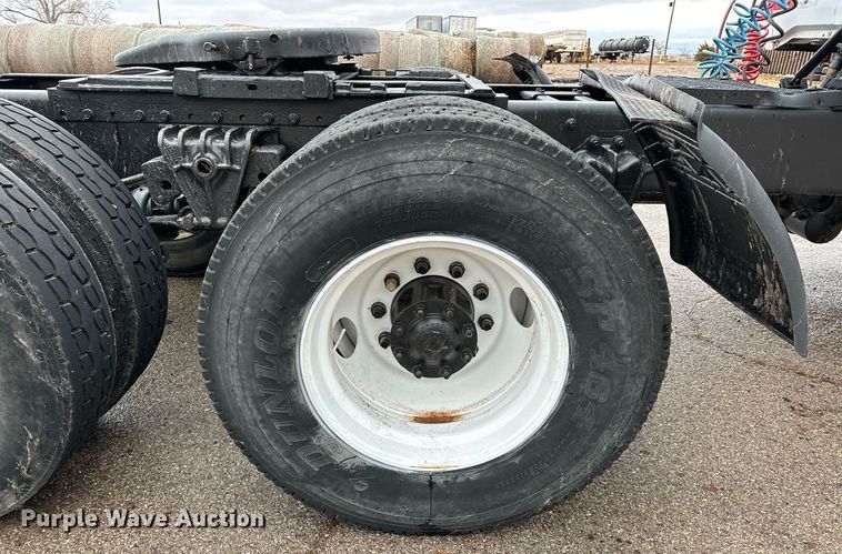 image for item LK9742 1986 Volvo White  semi truck