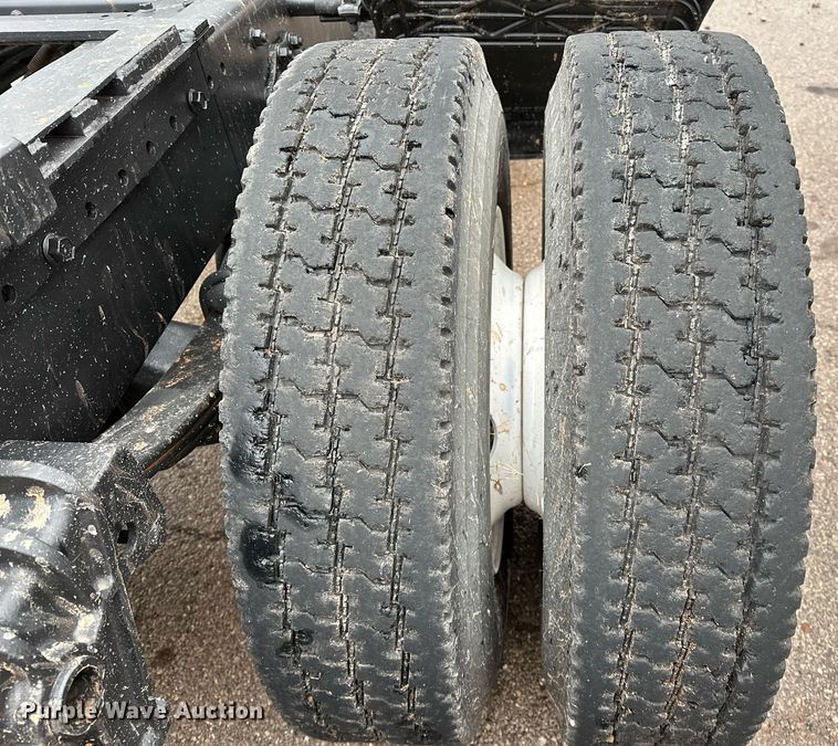 image for item LK9742 1986 Volvo White  semi truck