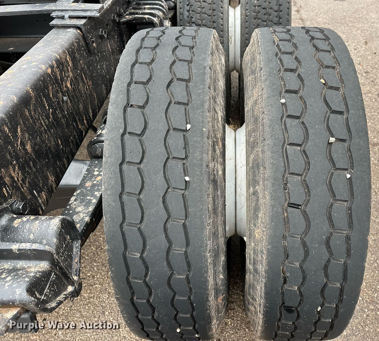 image for item LK9742 1986 Volvo White  semi truck