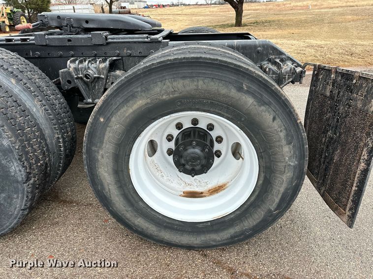 image for item LK9742 1986 Volvo White  semi truck