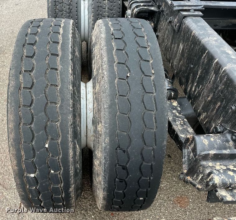 image for item LK9742 1986 Volvo White  semi truck