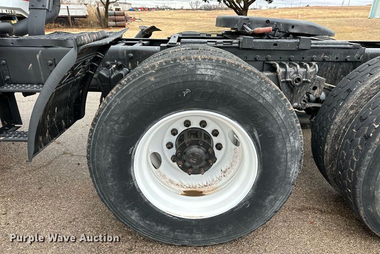 image for item LK9742 1986 Volvo White  semi truck