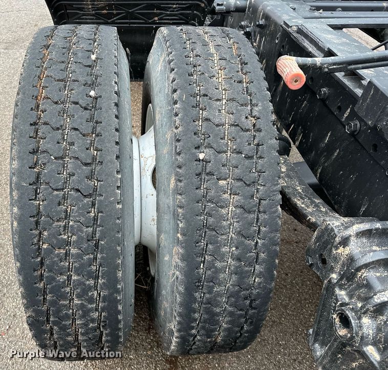 image for item LK9742 1986 Volvo White  semi truck