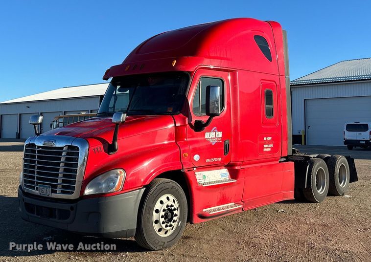 image for item LO9436 2014 Freightliner Cascadia  semi truck