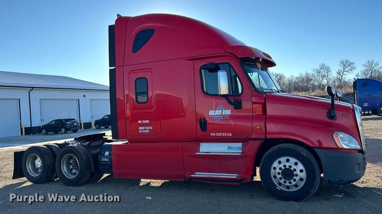 image for item LO9436 2014 Freightliner Cascadia  semi truck