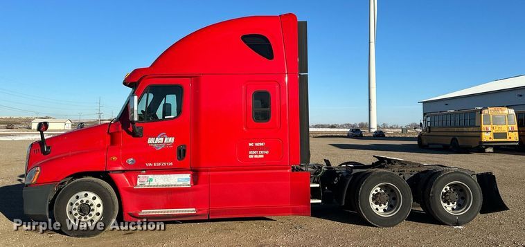 image for item LO9436 2014 Freightliner Cascadia  semi truck