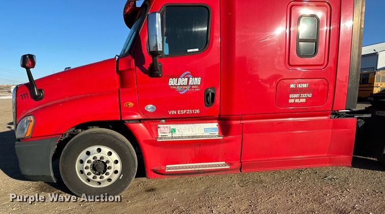 image for item LO9436 2014 Freightliner Cascadia  semi truck