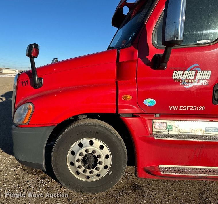 image for item LO9436 2014 Freightliner Cascadia  semi truck