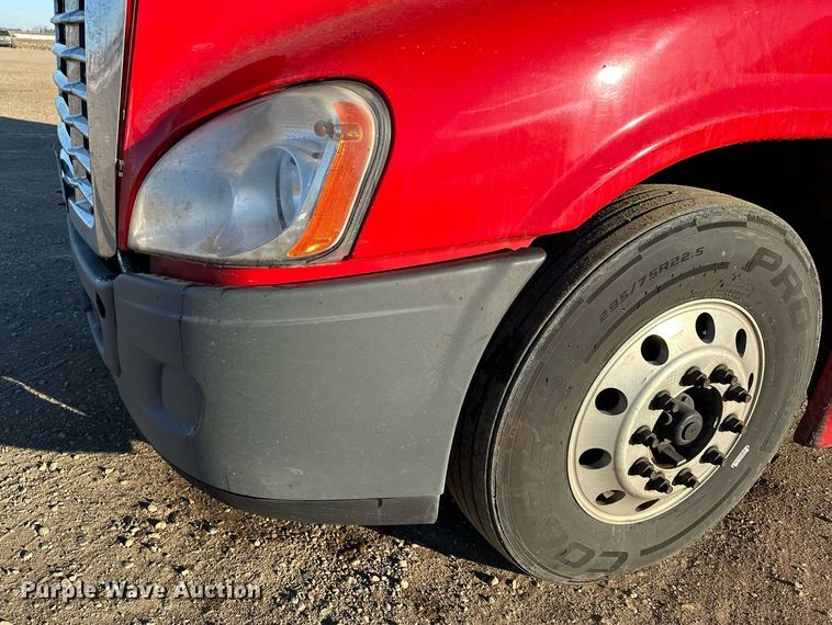 image for item LO9436 2014 Freightliner Cascadia  semi truck