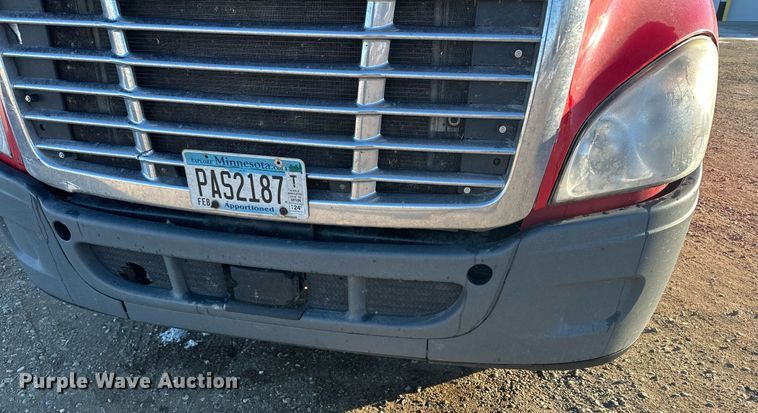 image for item LO9436 2014 Freightliner Cascadia  semi truck