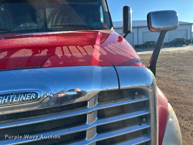 image for item LO9436 2014 Freightliner Cascadia  semi truck