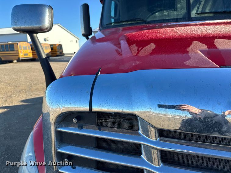 image for item LO9436 2014 Freightliner Cascadia  semi truck