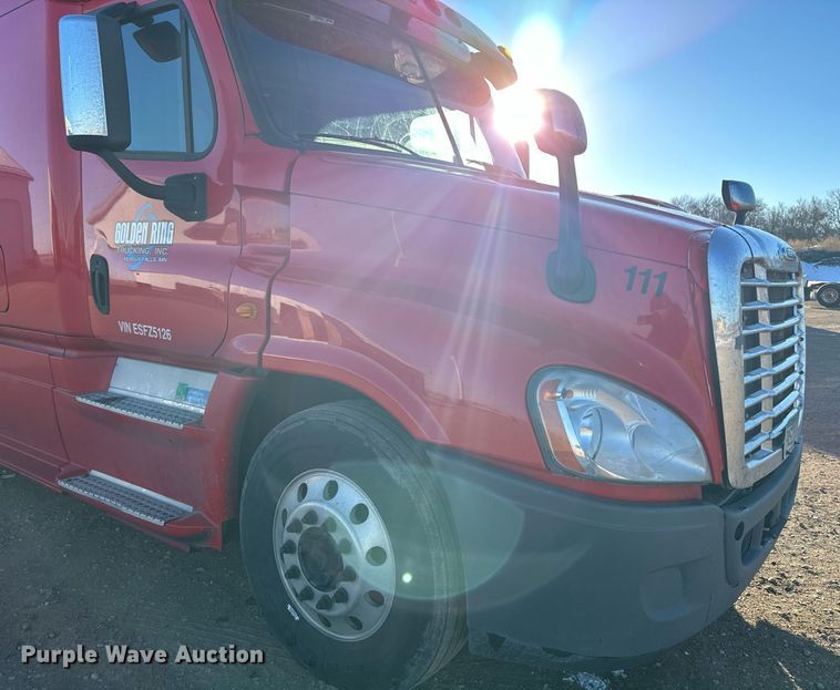 image for item LO9436 2014 Freightliner Cascadia  semi truck