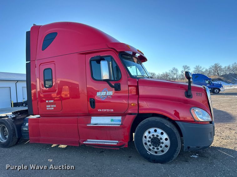 image for item LO9436 2014 Freightliner Cascadia  semi truck