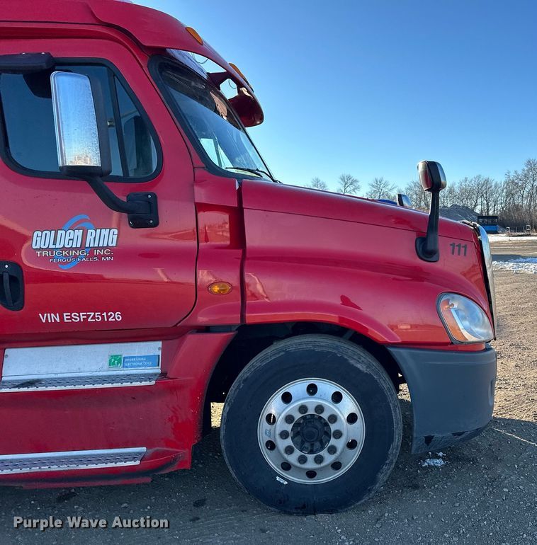 image for item LO9436 2014 Freightliner Cascadia  semi truck