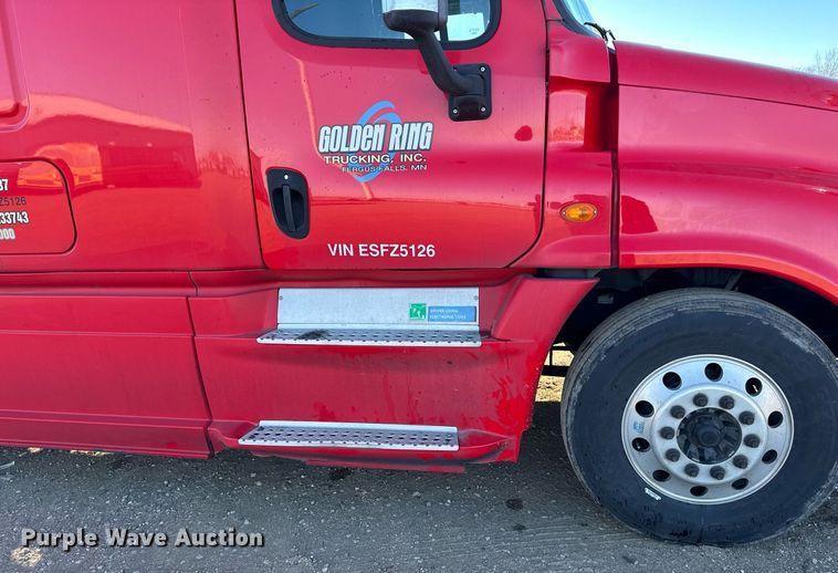 image for item LO9436 2014 Freightliner Cascadia  semi truck