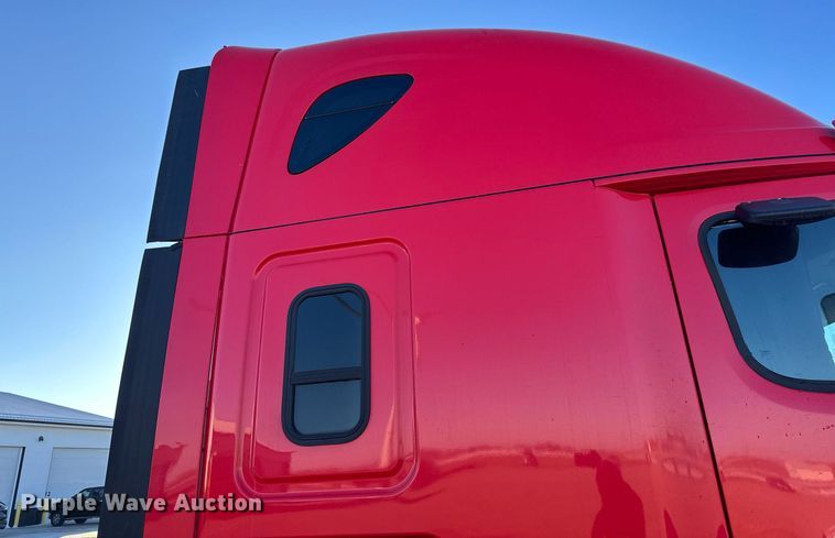 image for item LO9436 2014 Freightliner Cascadia  semi truck