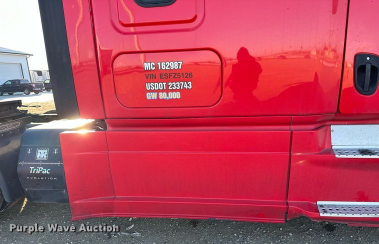 image for item LO9436 2014 Freightliner Cascadia  semi truck