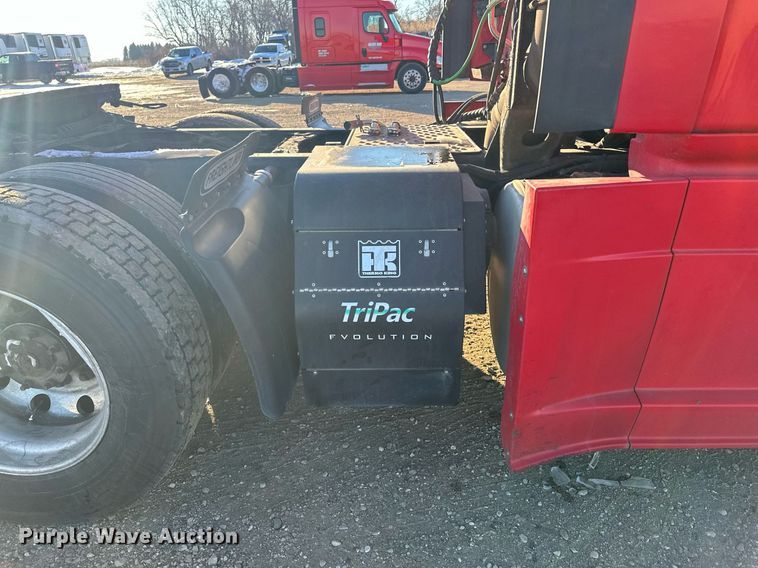 image for item LO9436 2014 Freightliner Cascadia  semi truck