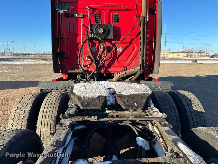 image for item LO9436 2014 Freightliner Cascadia  semi truck