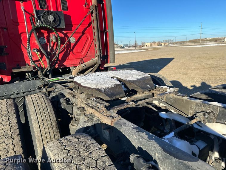 image for item LO9436 2014 Freightliner Cascadia  semi truck