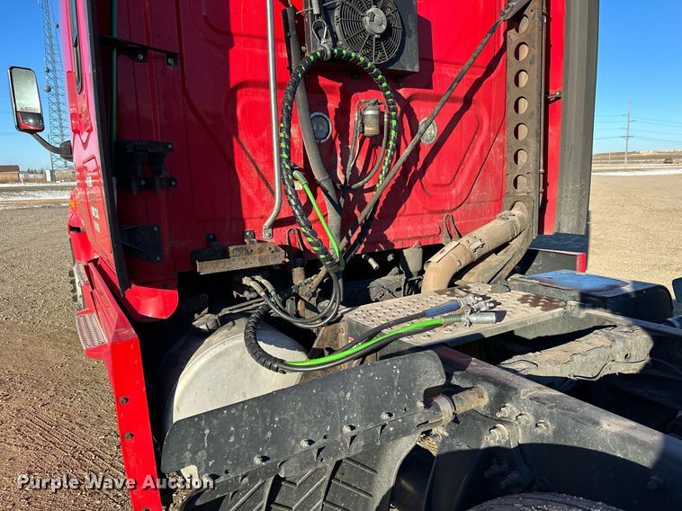 image for item LO9436 2014 Freightliner Cascadia  semi truck