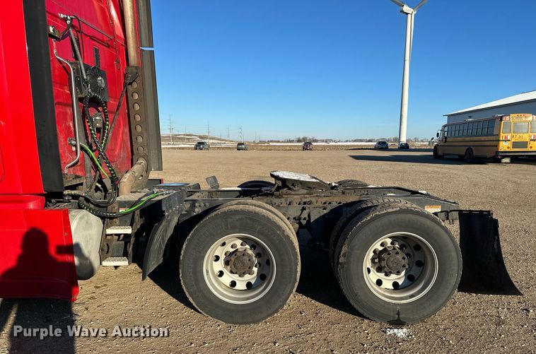 image for item LO9436 2014 Freightliner Cascadia  semi truck