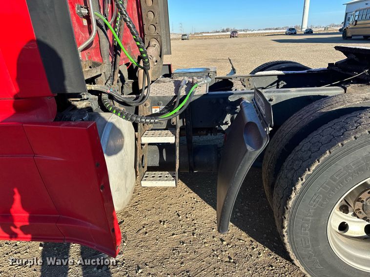 image for item LO9436 2014 Freightliner Cascadia  semi truck