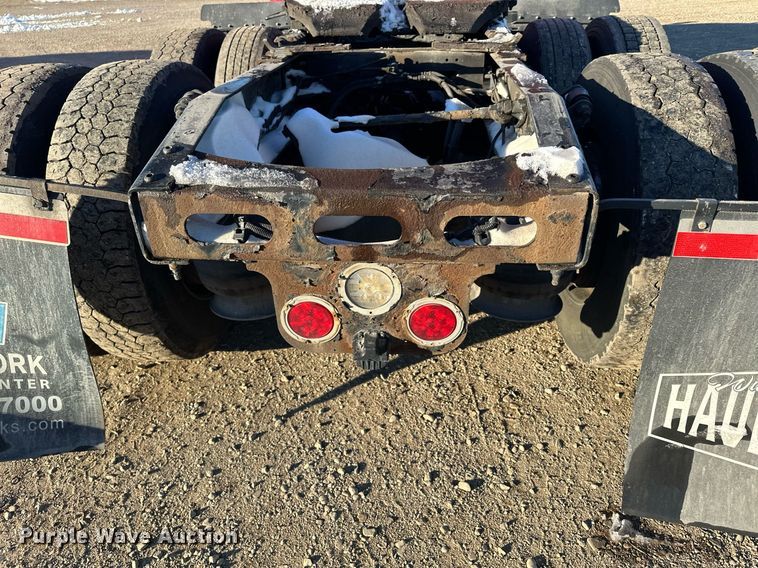 image for item LO9436 2014 Freightliner Cascadia  semi truck